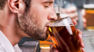 Можно ли пить пиво после удаления зуба: запрещенные действия