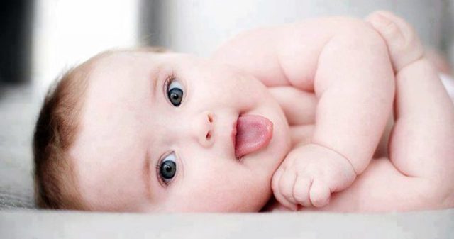 Почему у новорожденного белый налет на языке: узнаем причины