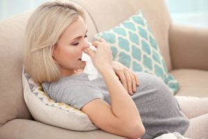 Какие капли в нос можно при беременности: безопасные и запрещенные препараты, причины болезни