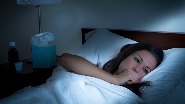 Приступ кашля у взрослого ночью - причины, симптоматика, эффективные методы лечения и профилактические меры