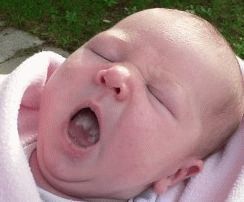 Почему у новорожденного белый налет на языке: узнаем причины
