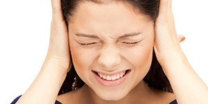 Шум в правом ухе: причины, симптомы, народные и медикаментозные методики лечения, профилактика