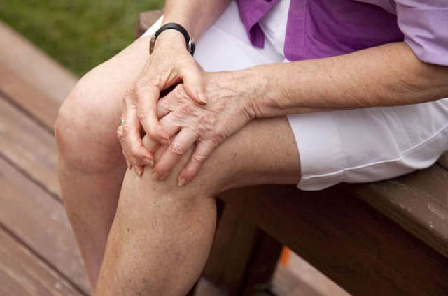 Бурсит коленного сустава: лечение народными средствами, причины, симптомы и профилактика