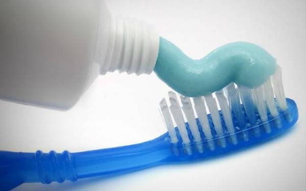 Лечебная зубная паста для десен - обзор популярных средств, правила применения, стоимость