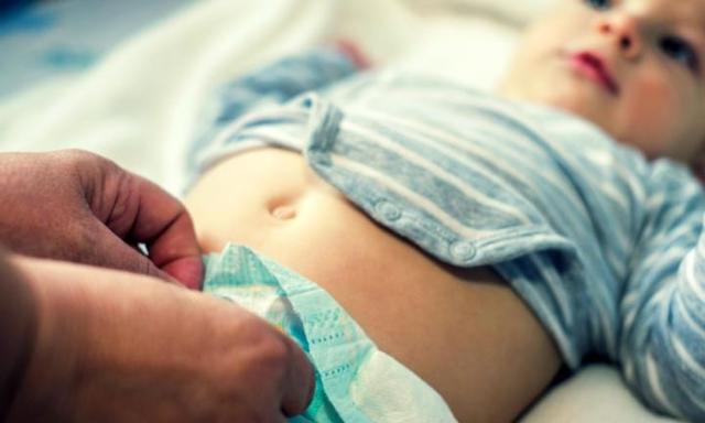 Грыжа новорожденных: симптомы, причины, лечебные методики