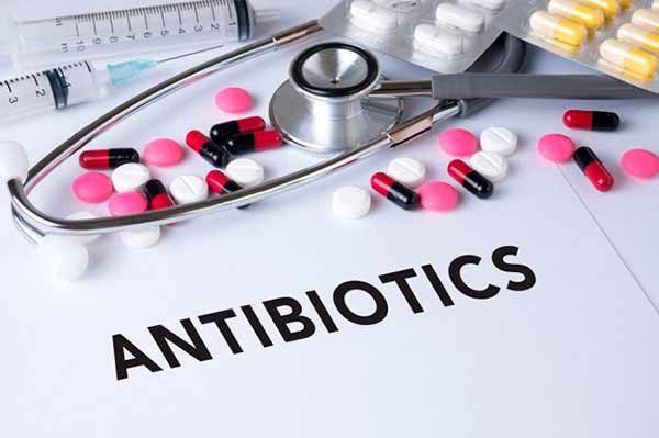 Антибиотики при ОРВИ у детей: показания к назначению
