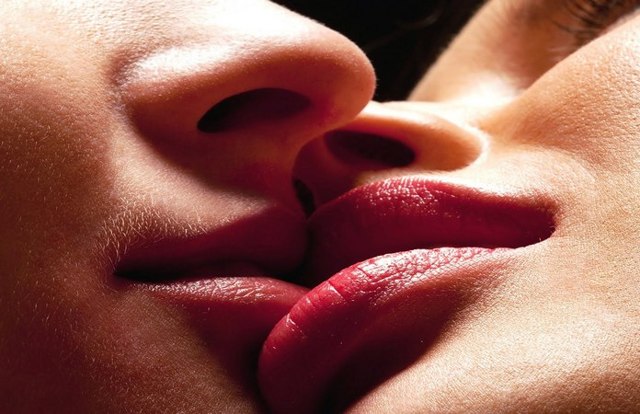 СПИД передается через поцелуй: условия закрепления ВИЧ