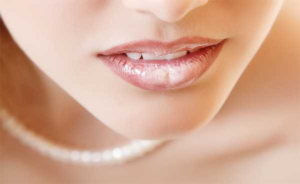 Налет на губах по утрам: почему появляется, с какими болезнями может быть связано такое явление, способы устранения
