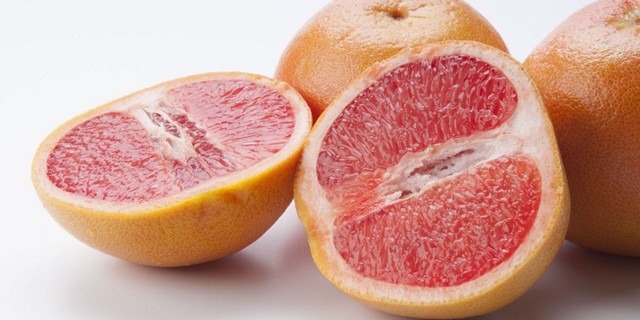 Сколько ккал в грейпфруте, в чем заключается польза фрукта, противопоказания, популярные диеты