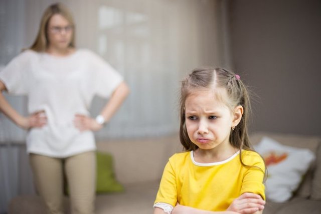 Плаксивость у детей: основные причины, лечение и ошибки родителей