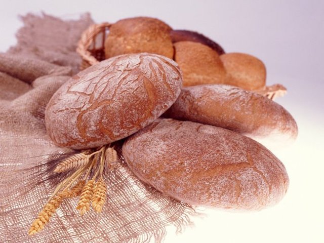 Сколько калорий в ржаном хлебе, его полезные качества и противопоказания, составные части продукта