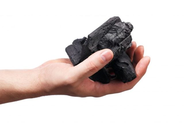 Как правильно принимать активированный уголь: о чем важно знать