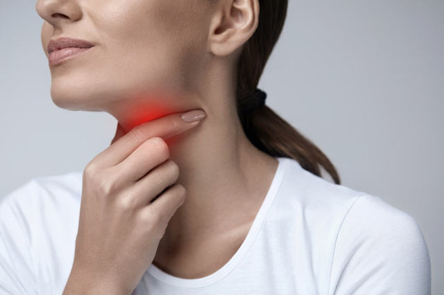 Лечение боли в горле при глотании - провоцирующие факторы, сопутствующие симптомы, методы терапии