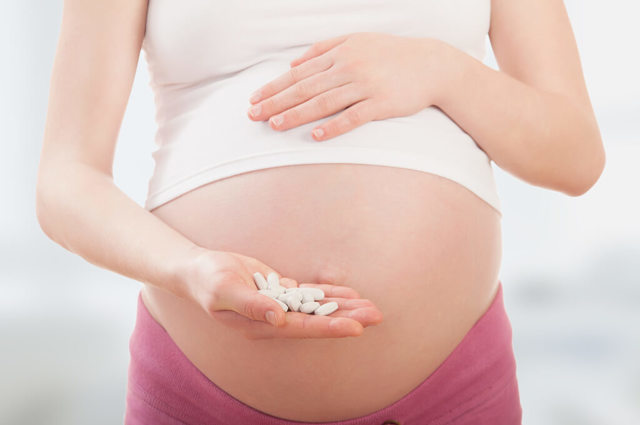 Как лечить больное горло при беременности: медикаментозная и народная терапия, меры профилактики