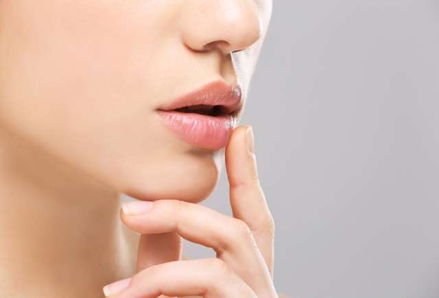 Болячка на внутренней стороне губы: лечение и профилактика