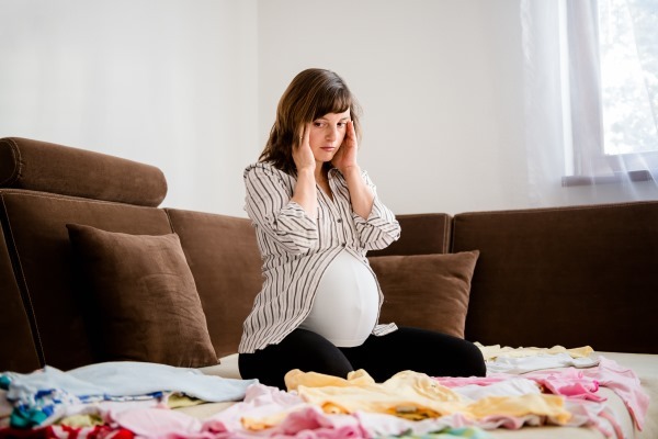 Как лечить герпес на губах при беременности - угроза будущей маме и эмбриону