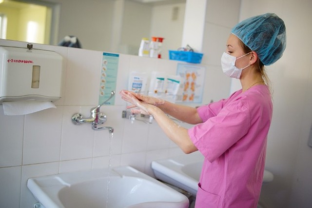 Какова техника мытья рук в медицине: правила обработки, гигиеническая и хирургическая дезинфекция