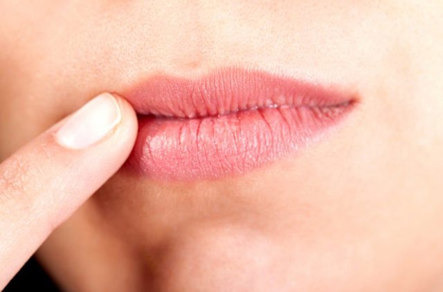 Как лечить заеду в углу рта? Причины и способы избавления