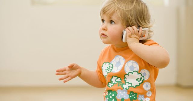 Когда ребенок начинает говорить слово мама: какие факторы влияют на задержку речи