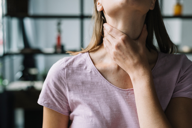 Симптомы проблем щитовидной железы - что делать при возникновении, опасность болезней щитовидки
